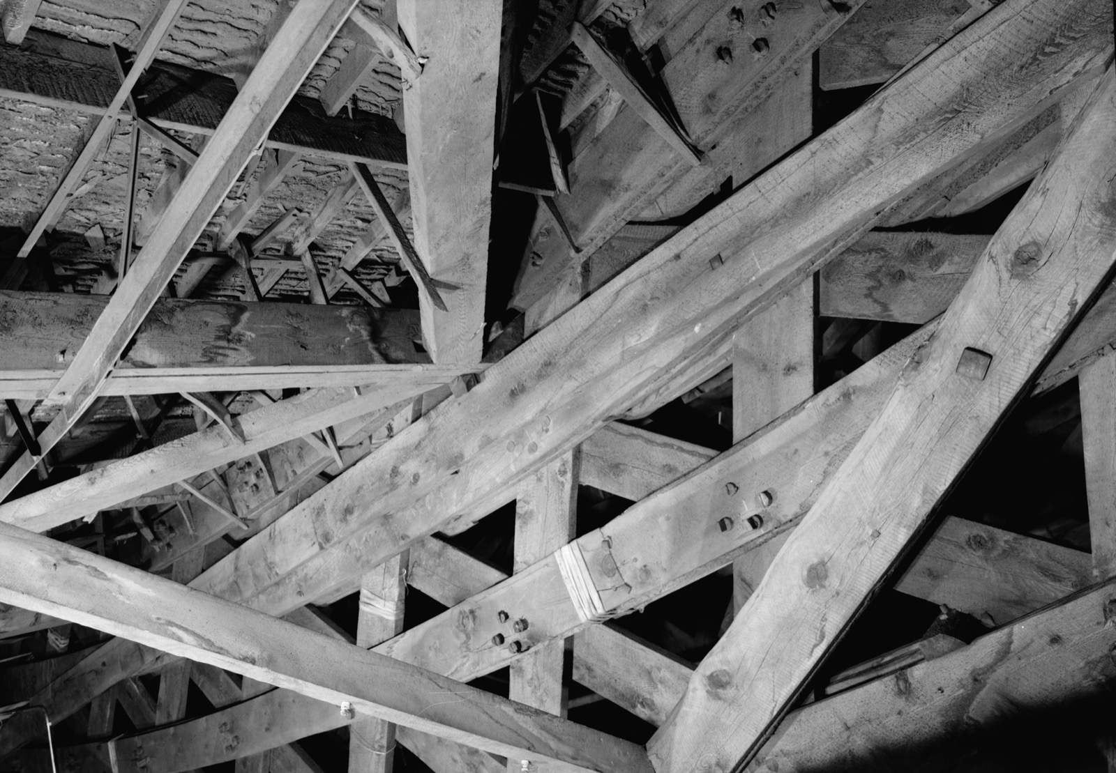 Holzkonstruktion mit Dachtragwerk